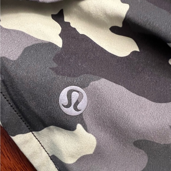 Lulu running shorts with inner lining - Picture 3 of 4